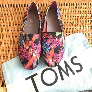 Like new! Tropical TOMS shoes women floral beachy